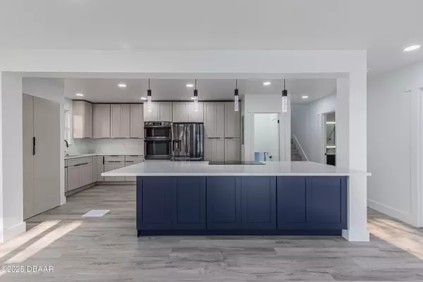 Daytona Beach, FL 32118,2061 peninsula DR