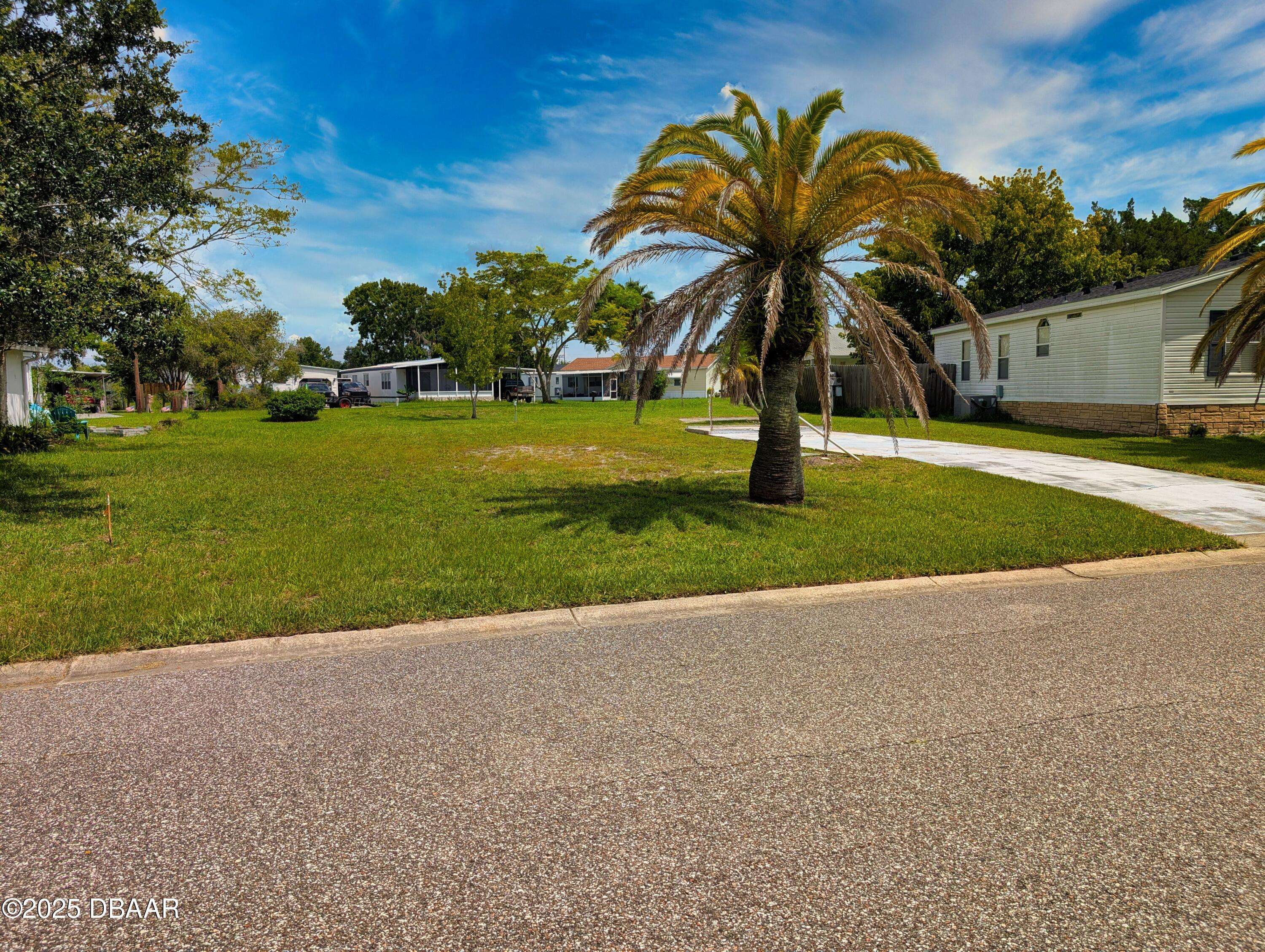 South Daytona, FL 32119,8 Applewood CIR