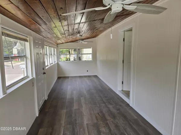 New Smyrna Beach, FL 32168,541 Washington ST