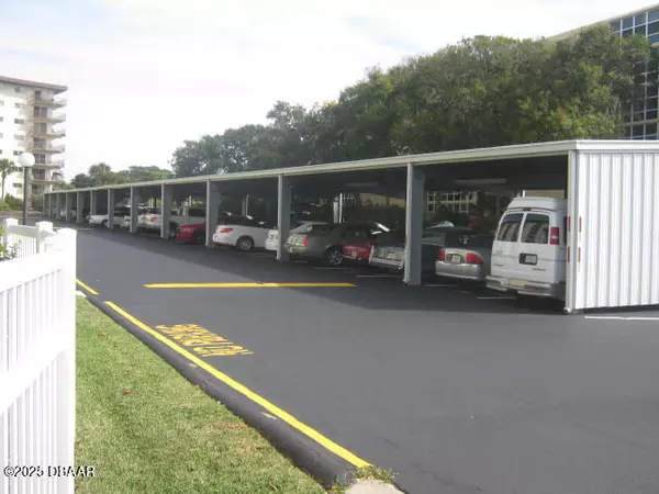 Daytona Beach, FL 32118,100 Silver Beach AVE #926