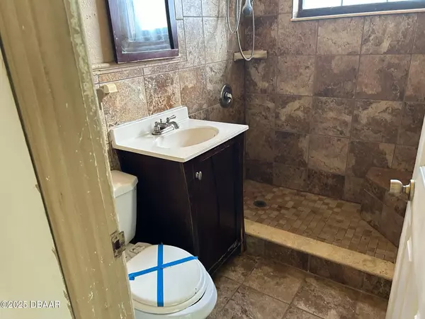 South Daytona, FL 32119,333 Linda CIR