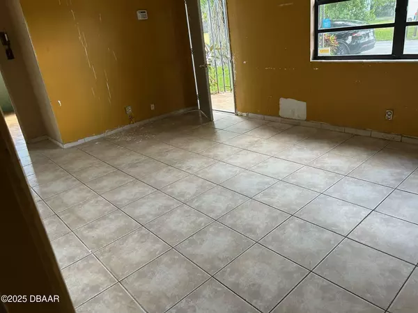 South Daytona, FL 32119,333 Linda CIR