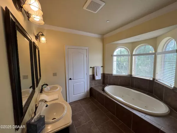 Port Orange, FL 32127,5090 Riverside DR #108