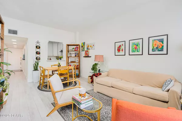 Daytona Beach, FL 32118,935 Halifax AVE #1104