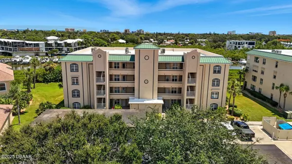 432 Bouchelle DR #102, New Smyrna Beach, FL 32169