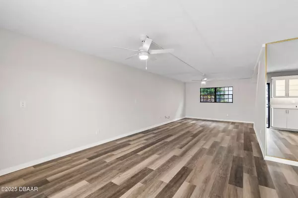 Daytona Beach, FL 32118,625 Halifax AVE #23