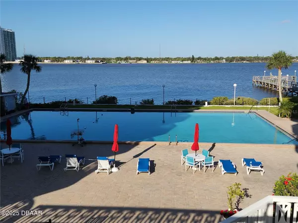 Daytona Beach, FL 32118,935 Halifax AVE #602