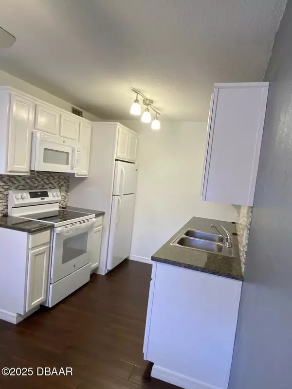 South Daytona, FL 32119,301 Ridge BLVD #203