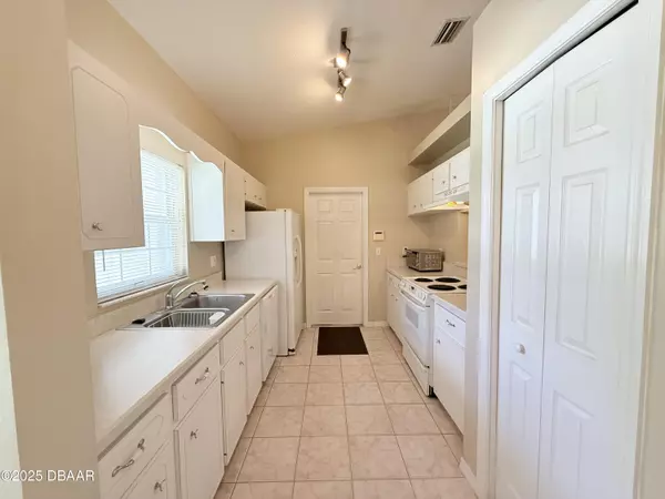 Edgewater, FL 32132,1509 Queen Palm DR