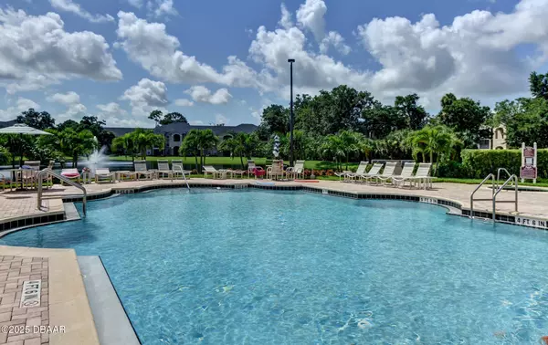 Port Orange, FL 32127,940 Village TRL #5-106