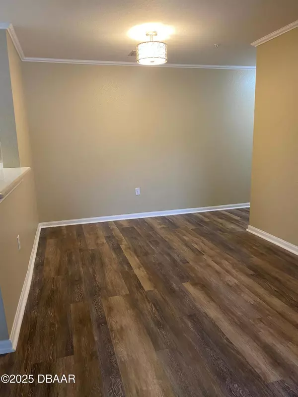 Port Orange, FL 32127,940 Village TRL #6-109