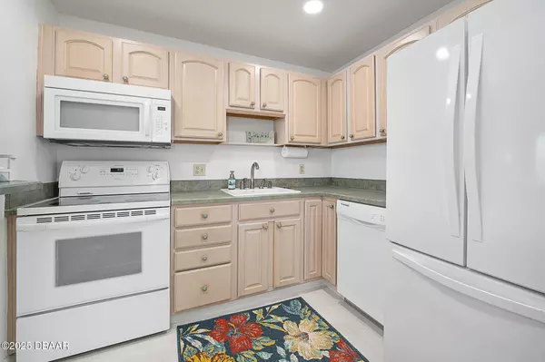 Daytona Beach, FL 32118,925 Halifax AVE #604 S