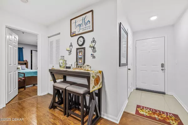 Port Orange, FL 32127,940 Village TRL #8-206