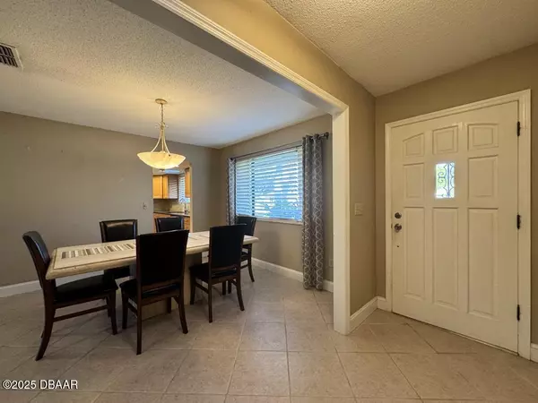 Daytona Beach, FL 32119,653 Pelican Bay DR