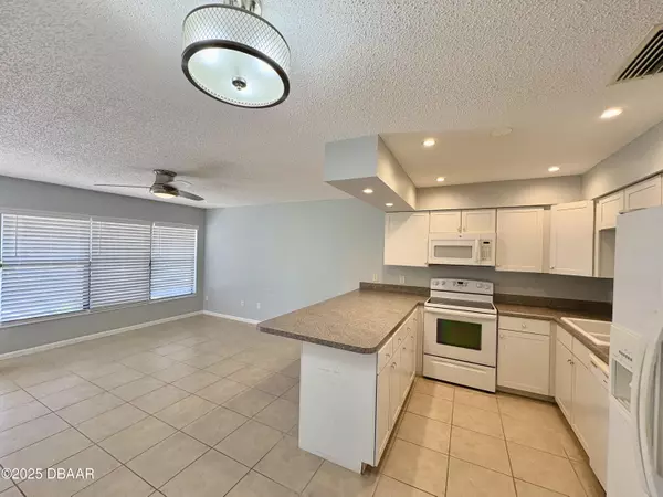 Daytona Beach, FL 32114,108 Lacosta LN #417