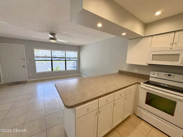 Daytona Beach, FL 32114,108 Lacosta LN #417