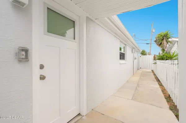 Ormond Beach, FL 32176,8 Hibiscus DR