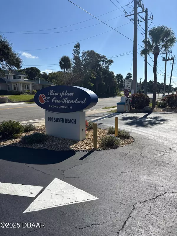 Daytona Beach, FL 32118,100 Silver Beach AVE #304