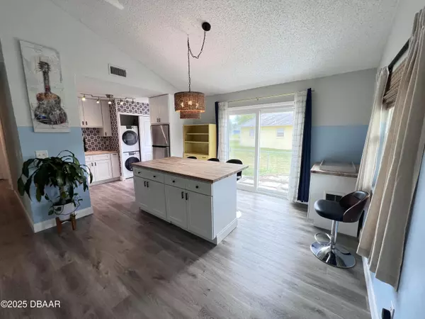 New Smyrna Beach, FL 32168,805 Hamilton ST