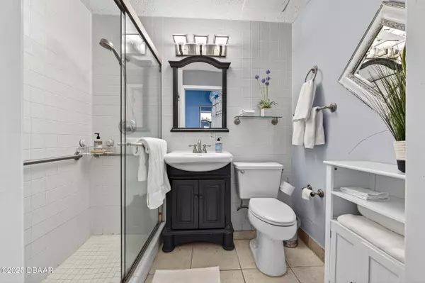 Daytona Beach Shores, FL 32118,701 Atlantic AVE #111