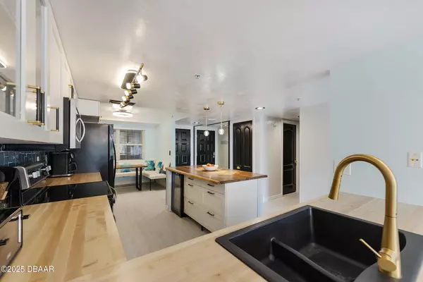 Daytona Beach Shores, FL 32118,4 Oceans West BLVD #206-C