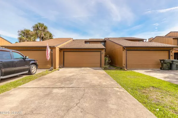 120 Lakewood Village CIR, Daytona Beach, FL 32119