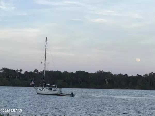 Edgewater, FL 32141,4337 Indian River DR W