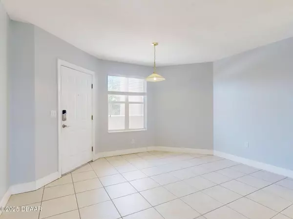 New Smyrna Beach, FL 32169,430 Bouchelle DR #202