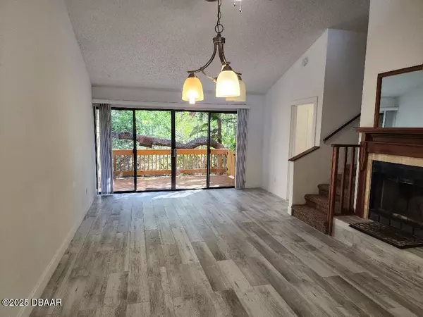 New Smyrna Beach, FL 32168,627 Glendevon DR