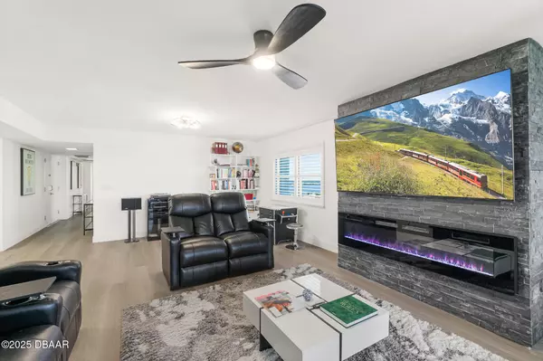 Daytona Beach Shores, FL 32118,3003 Atlantic AVE #17A1