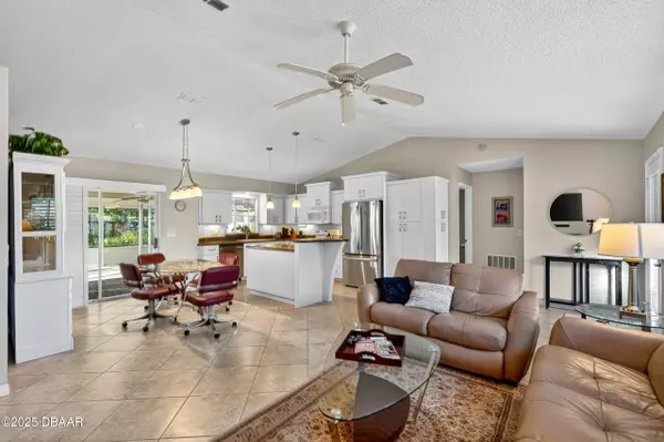 Edgewater, FL 32132,1408 Travelers Palm DR