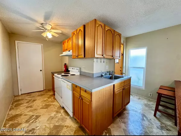 Daytona Beach, FL 32118,1104 Jacaranda AVE #Apt 1