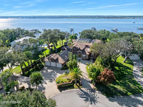 2432 Dodge DR, Daytona Beach, FL 32118