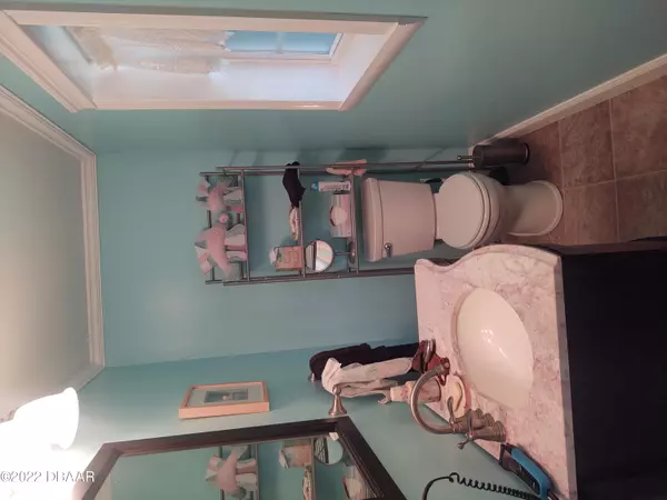 Welaka, FL 32193,1074 Front ST