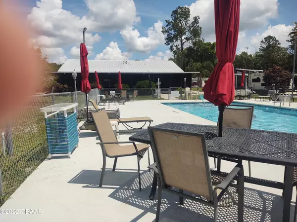 Welaka, FL 32193,1074 Front ST