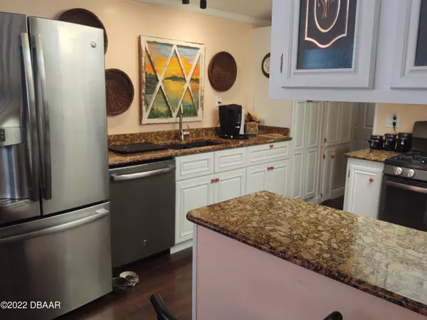 Welaka, FL 32193,1074 Front ST