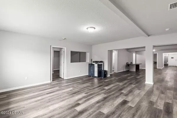 San Mateo, FL 32187,755 S US Highway 17