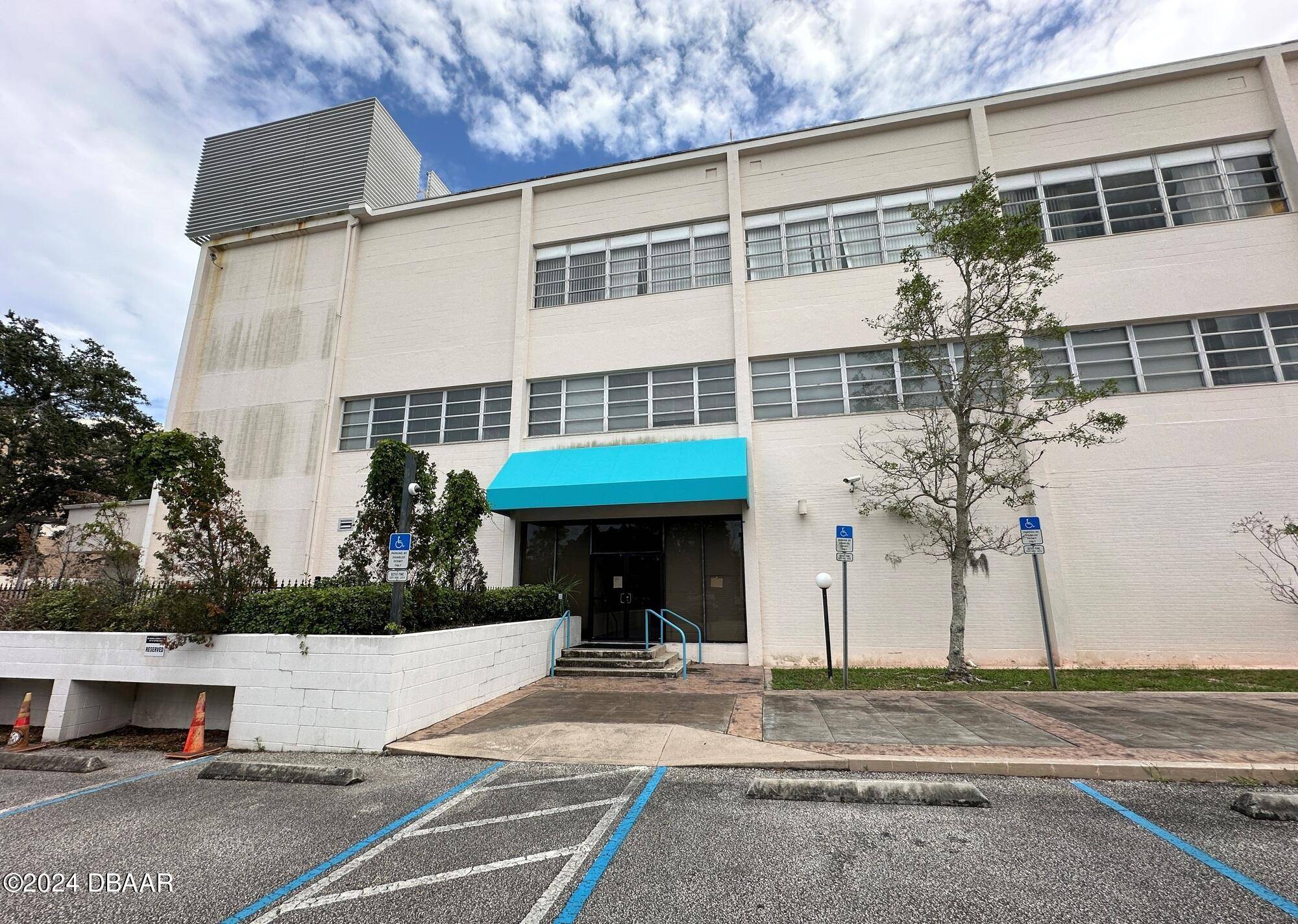 Daytona Beach, FL 32114,211 N Ridgewood AVE