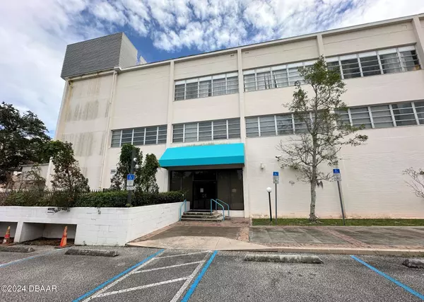 Daytona Beach, FL 32114,211 N Ridgewood AVE
