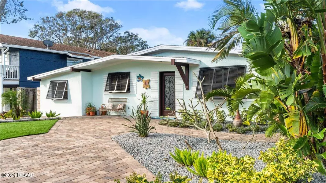 624 S Pine ST, New Smyrna Beach, FL 32169