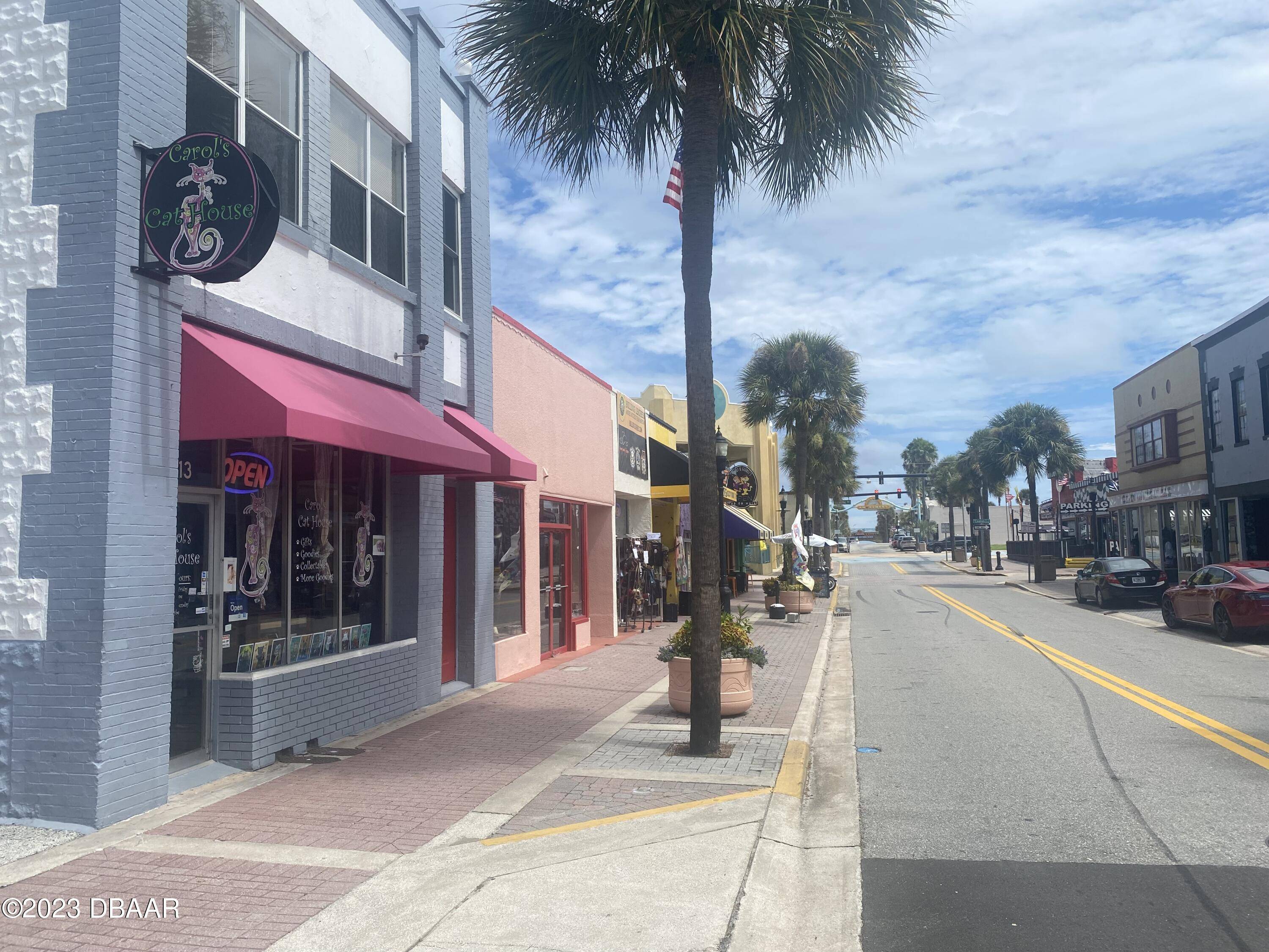 Daytona Beach, FL 32118,813 Main ST