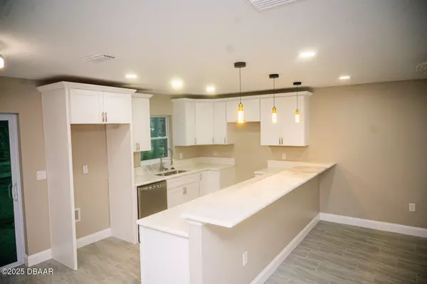 Daytona Beach, FL 32114,704 Cedar ST