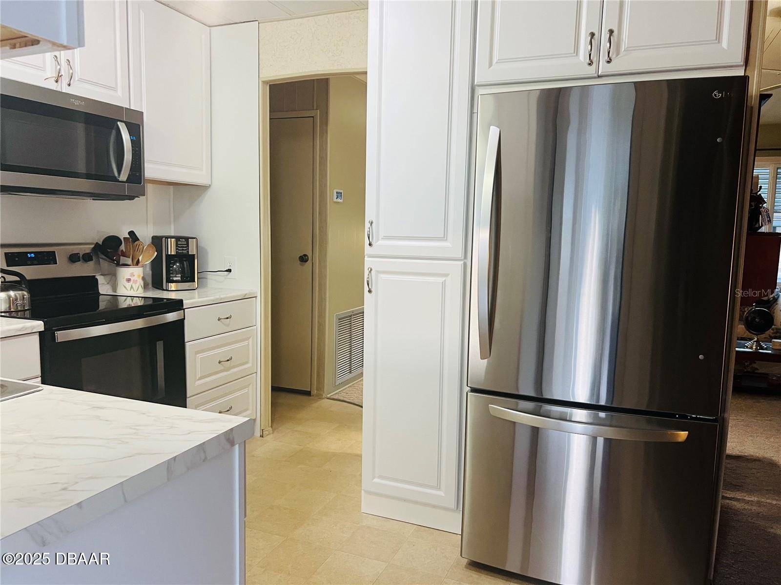 Tavares, FL 32778,216 Rue De Paresse