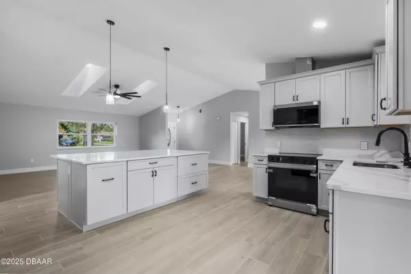 South Daytona, FL 32119,1982 Menger CIR