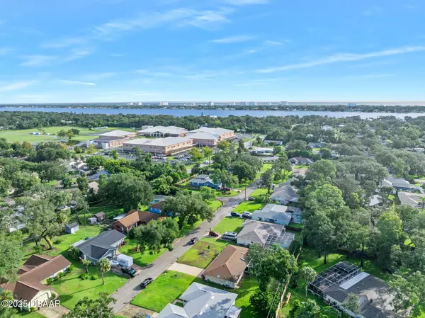 Ormond Beach, FL 32174,874 Lindenwood CIR N