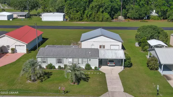 6390 SE 159th CT, Ocklawaha, FL 32179