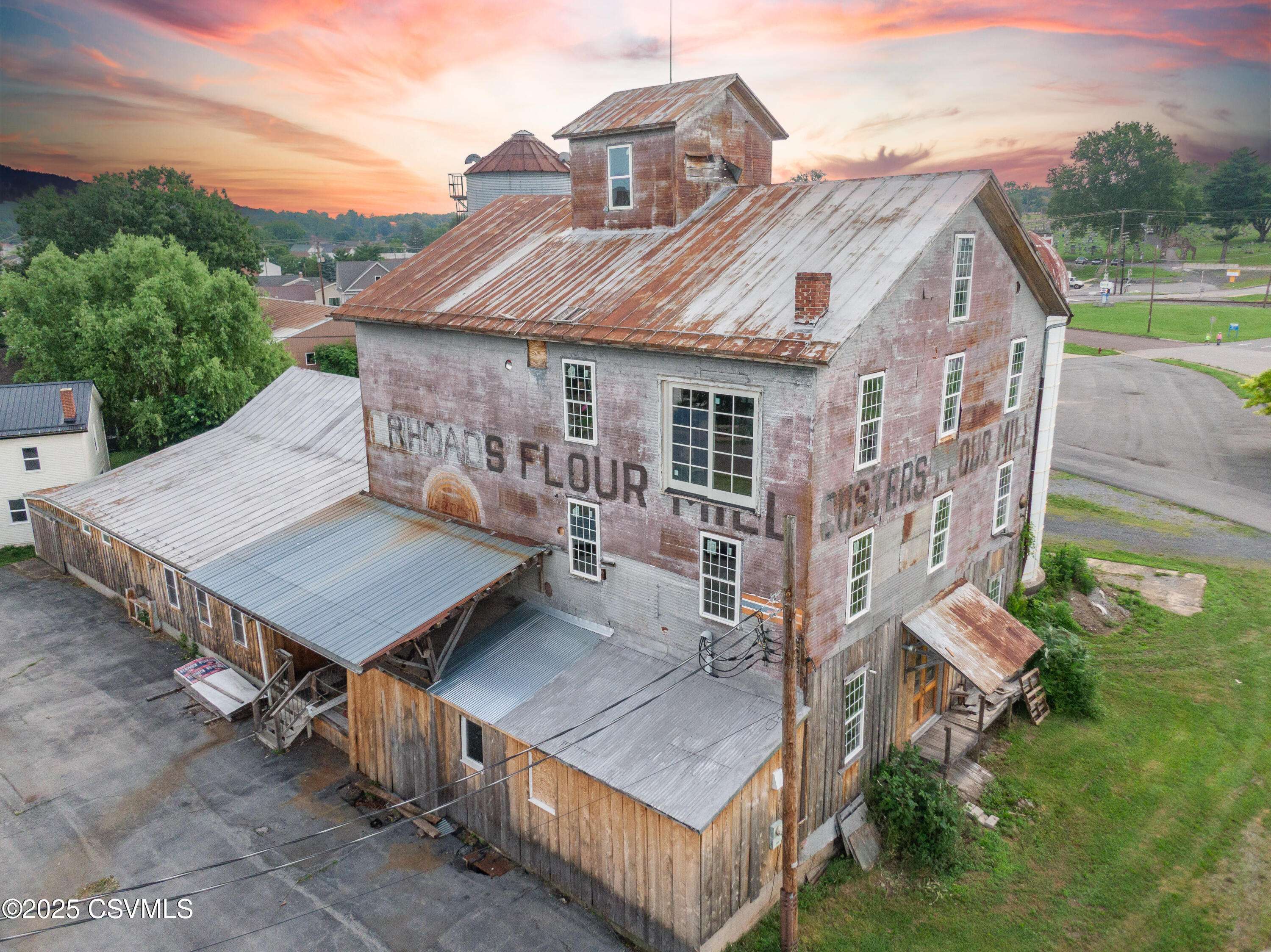 221 LOWER MARKET ST, Milton, PA 17847