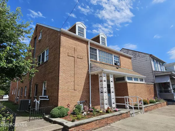 851 W CHESTNUT ST, Coal Township, PA 17866