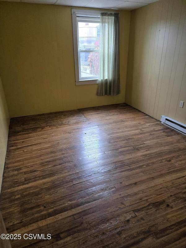 29 S MARKET ST, Selinsgrove, PA 17870