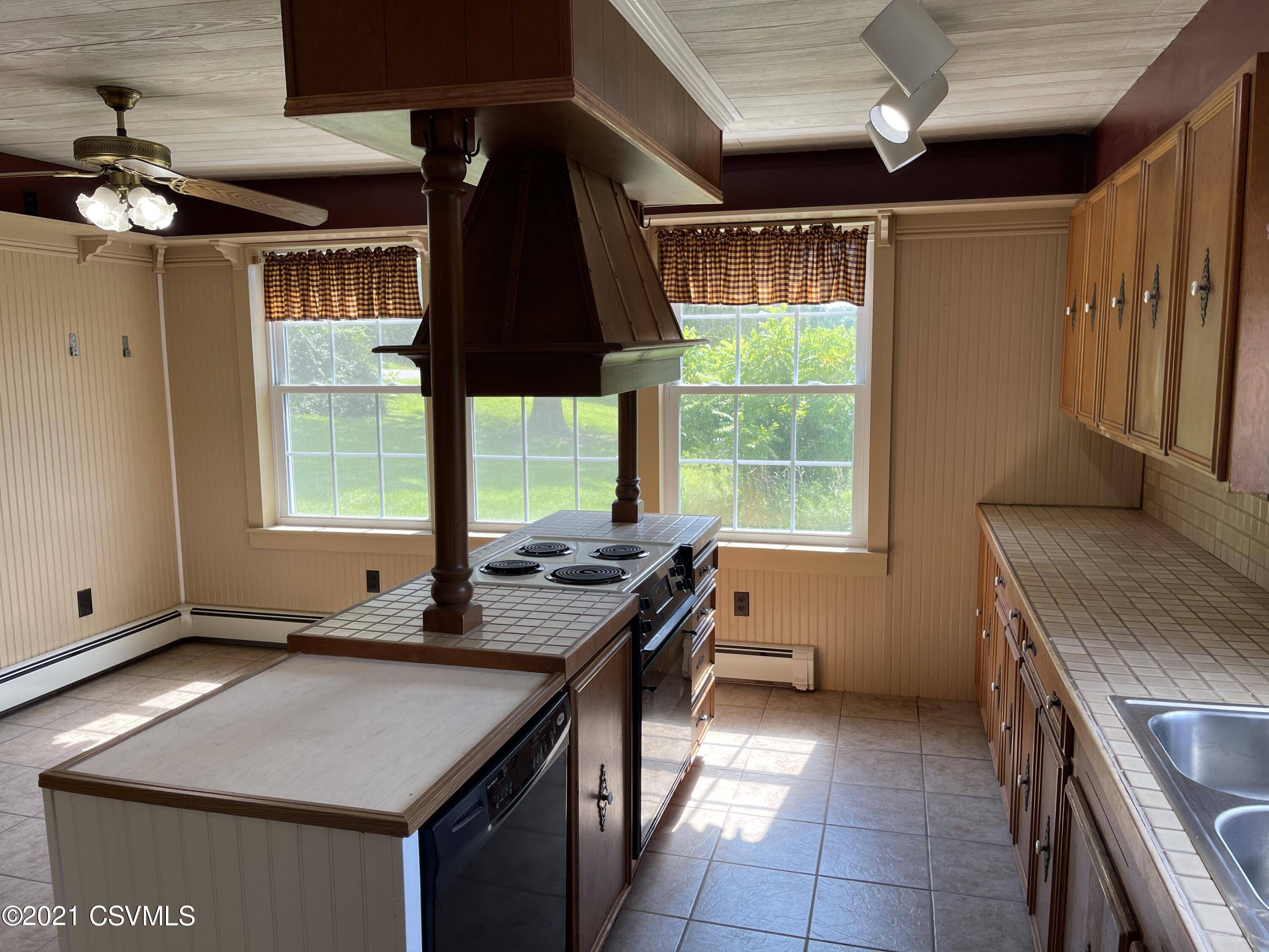 Catawissa, PA 17820,283 MOUNTAIN RD
